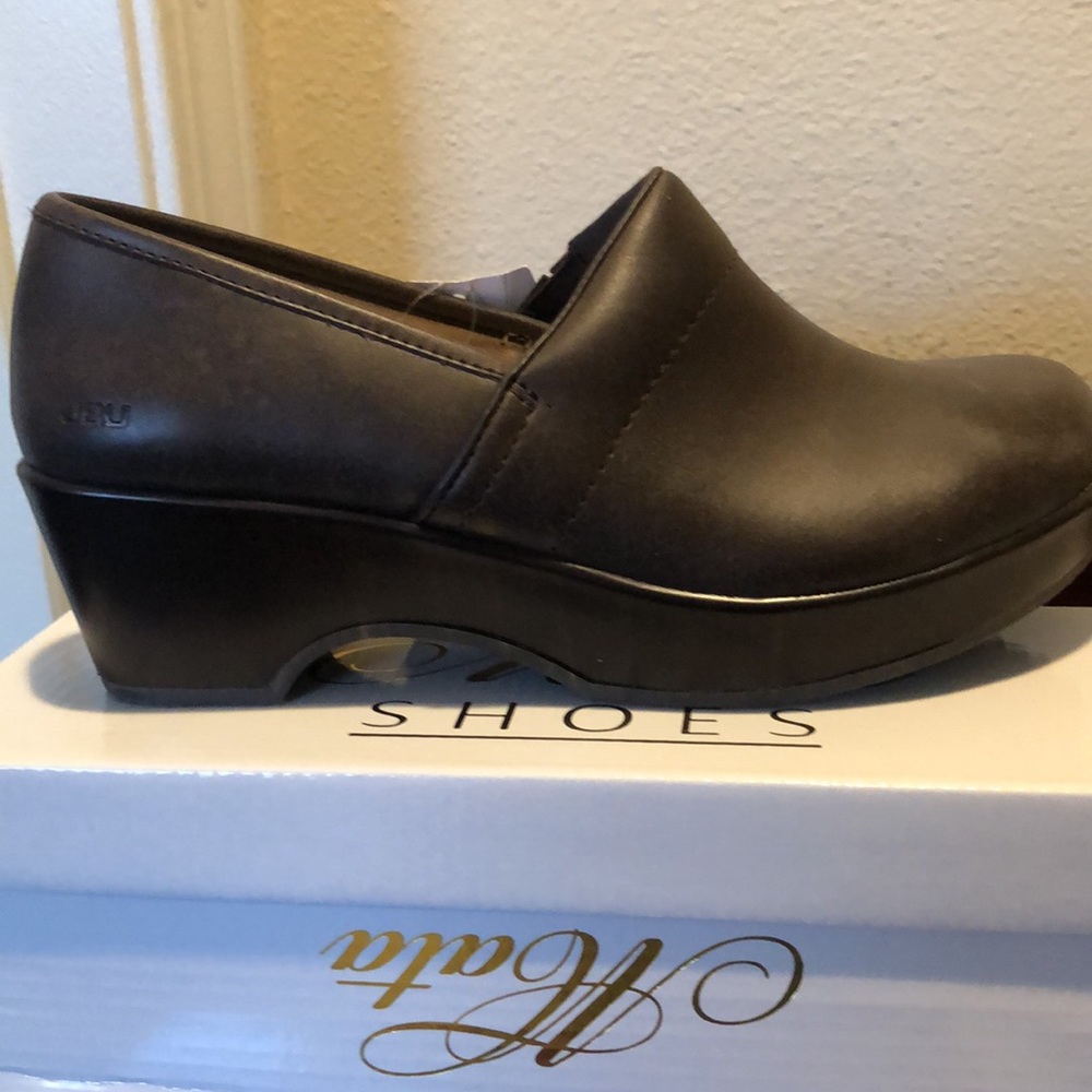 JBU Leather Clogs